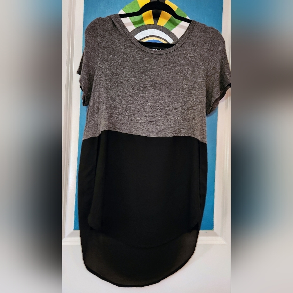 Aiden Y Blouse-Medium